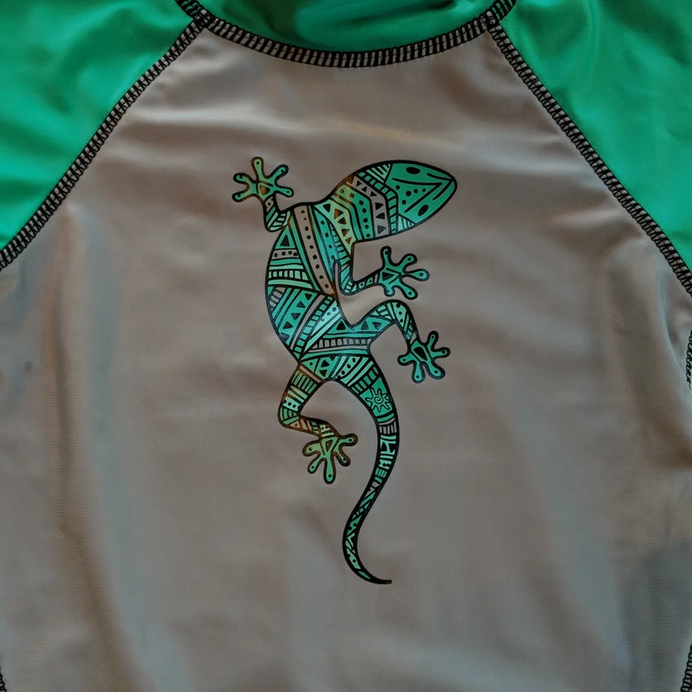 UV Skinz boys swim top. Sz 5